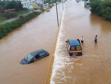 Και τώρα που βρέχει καταρρακτωδώς τι θα γίνει σε Μάντρα, Μάτι και Κινέτα; - Τι θα κάνει η Περιφέρεια;